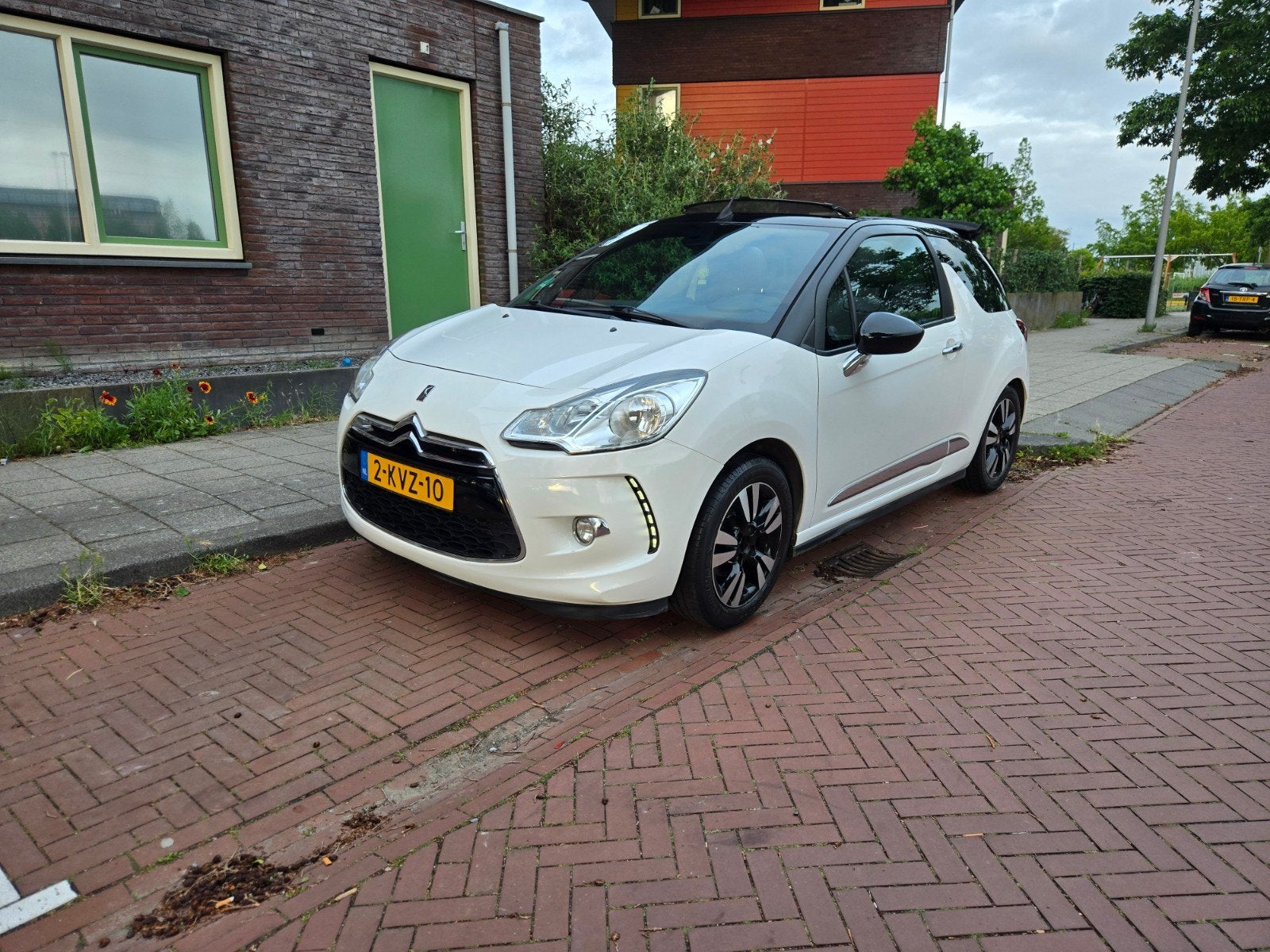 Citroën DS3 Cabrio | Showroomklaar | Perfect rijdend | Leder, Auto's, Voorwielaandrijving, 40 €/maand, Zwart, 1199 cc