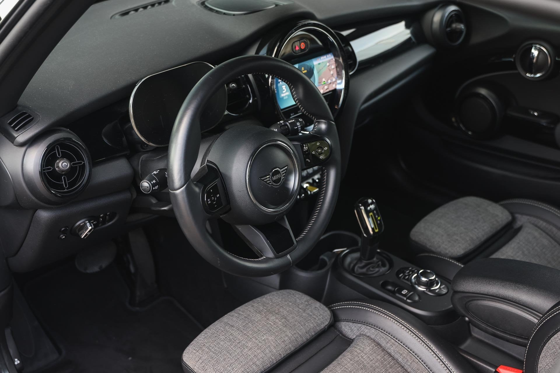 MINI Electric Classic / Sportstoelen / Achteruitrijcamera /, Auto's, Parkeersensor, Met garantie (alle), 4 stoelen, Leder en Stof