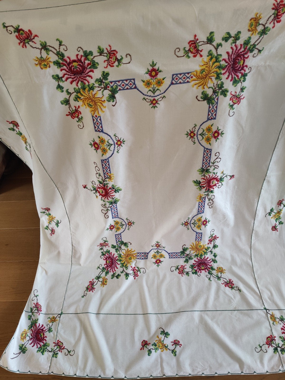 Geborduurd tafelkleed met bloemen, Verzenden, Zo goed als nieuw, Rechthoek