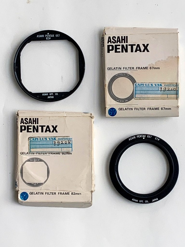 2 ASAHI PENTAX 6 X 7 gelatine filters 67 mm en 82 mm, Verzenden, Zo goed als nieuw, Overige typen, Geschikt voor filterhouder