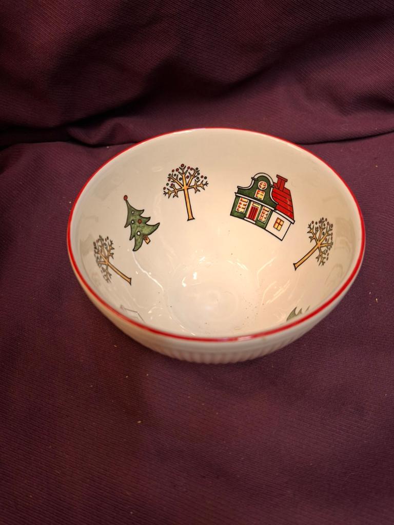 Wedgwood Windsor Christmas kom - Ø 13,5 cm, Huis en Inrichting, Gebruikt, Porselein of Keramiek, Schaal, Rond