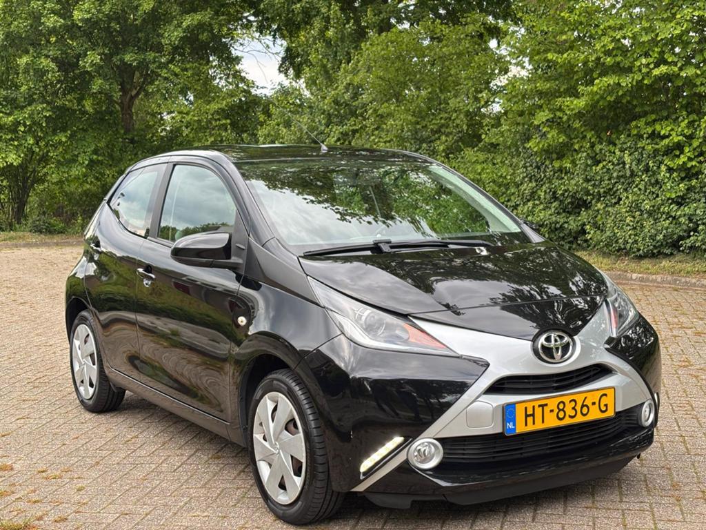 Toyota Aygo|37.200 Km NAP|XPlay|Navi|Acheruitrijcamera|Bluet, Auto's, Voorwielaandrijving, 4 stoelen, Zwart, Origineel Nederlands