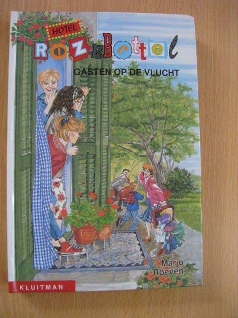 Hotel Rozebottel, Gasten op de vlucht. Marjo Roeven, Boeken, Ophalen of Verzenden, Zo goed als nieuw
