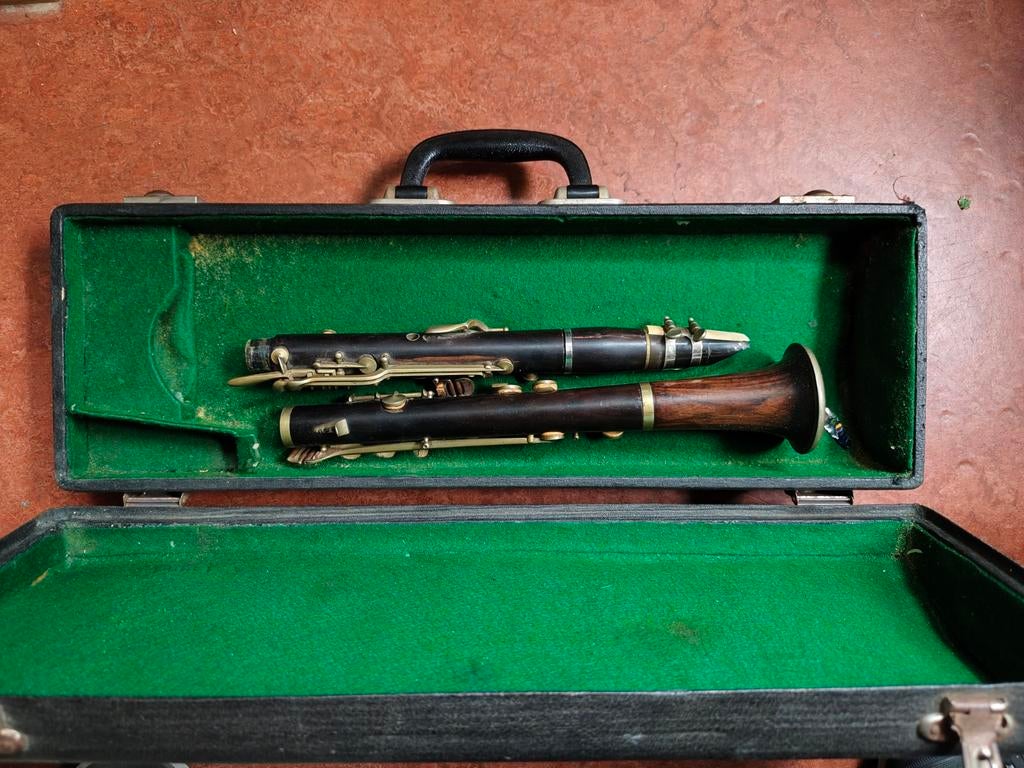 Oude klarinet in goede staat met koffer, Muziek en Instrumenten, Blaasinstrumenten | Klarinetten, Gebruikt, Overige typen, Ophalen of Verzenden