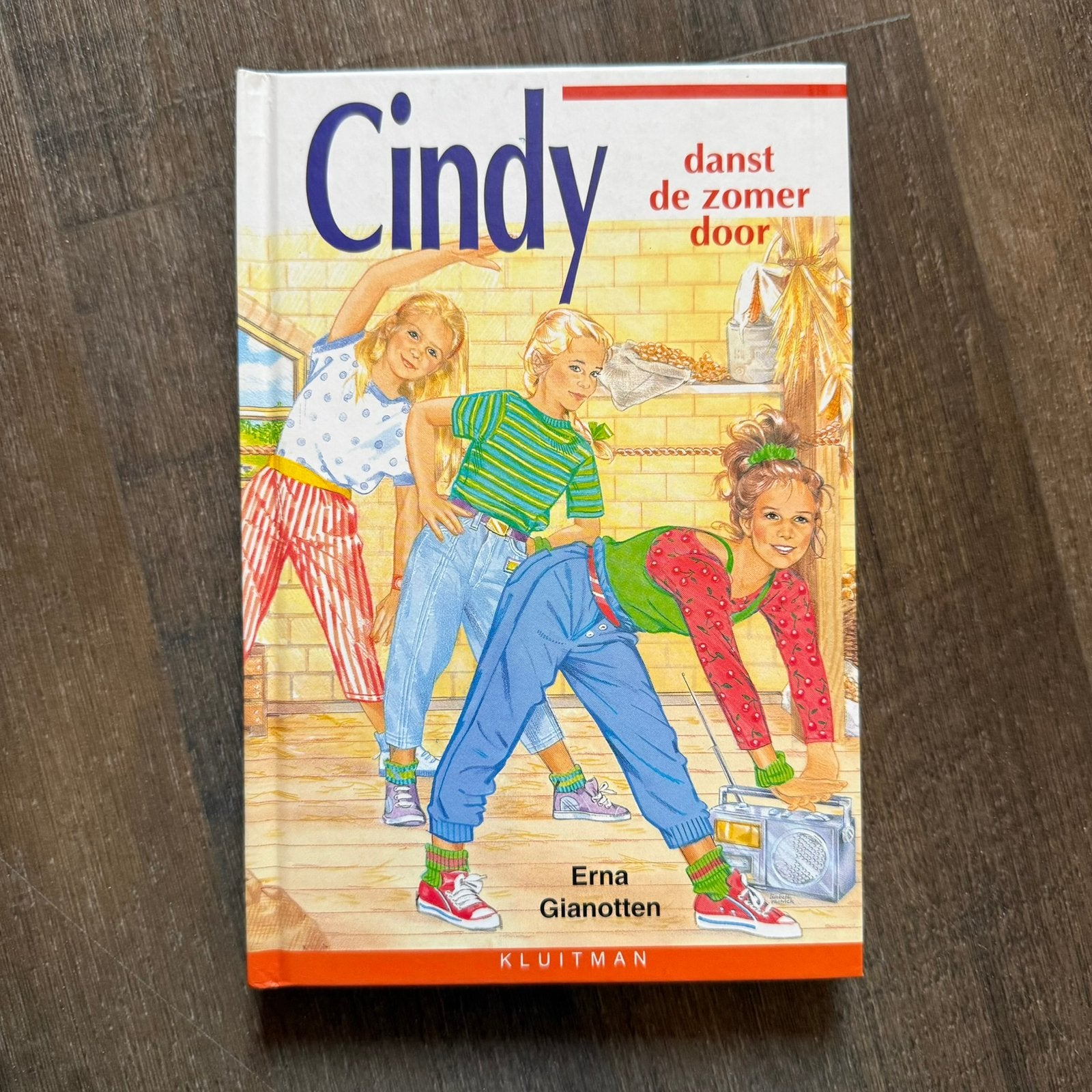 Boek Cindy danst de zomer door - Kluitman, Ophalen of Verzenden, Zo goed als nieuw, Kluitman, Fictie
