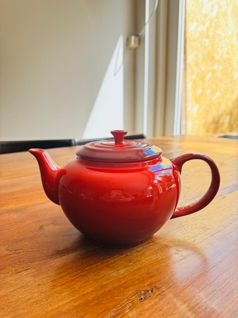 Le Creuset theepot rood 1,3 liter, Zo goed als nieuw, Steen/keramiek, Rood, Le Creuset