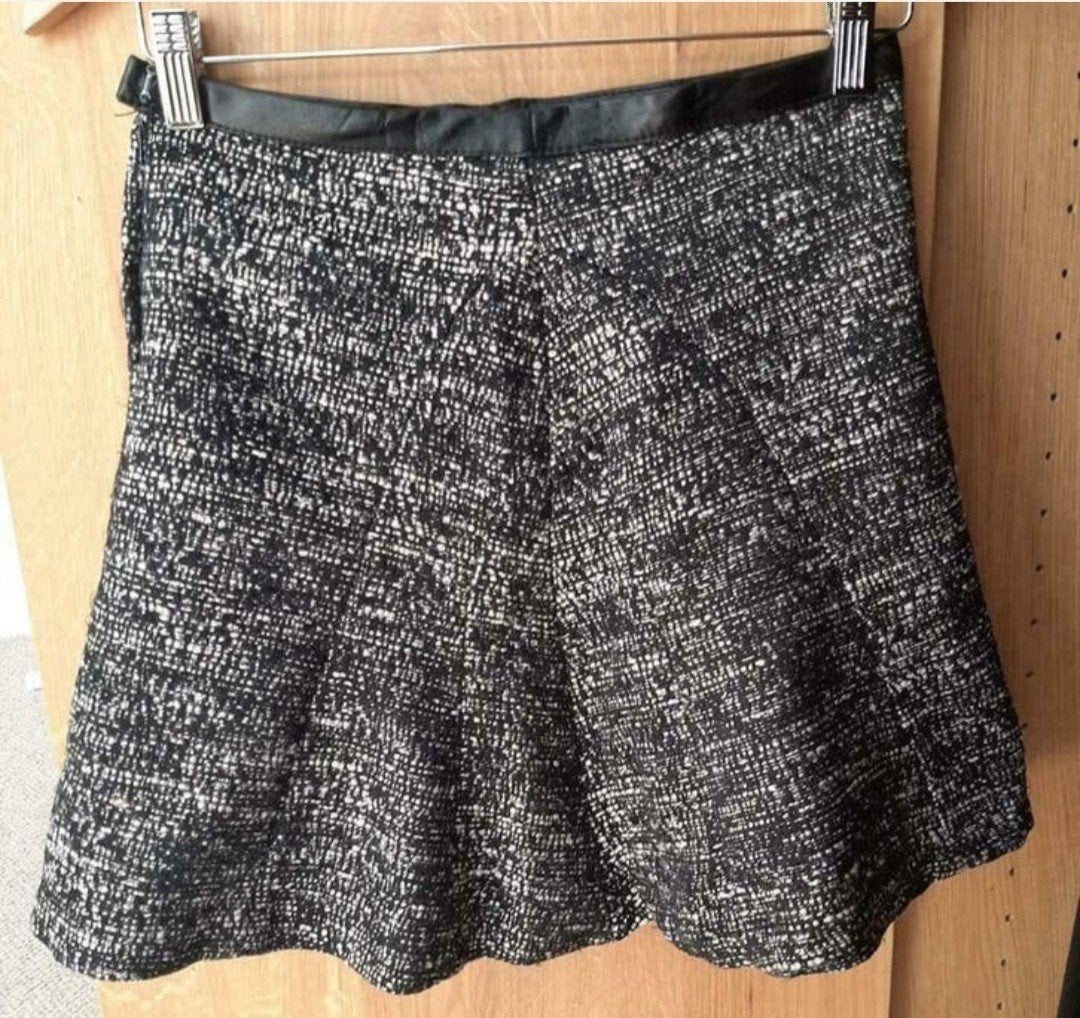 Stijlvol zwart minirokje - Zo goed als nieuw XS/34, H&M, Zwart, Ophalen of Verzenden, Zo goed als nieuw