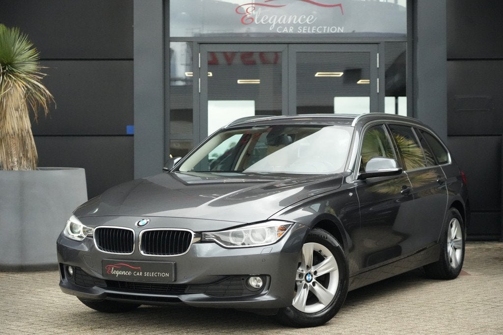 BMW 3 Serie Touring 320d 164pk Navigatie/Stoelverwarming/PDC, Auto's, Achterwielaandrijving, Beige, 4 cilinders, Automatische klimaatregeling