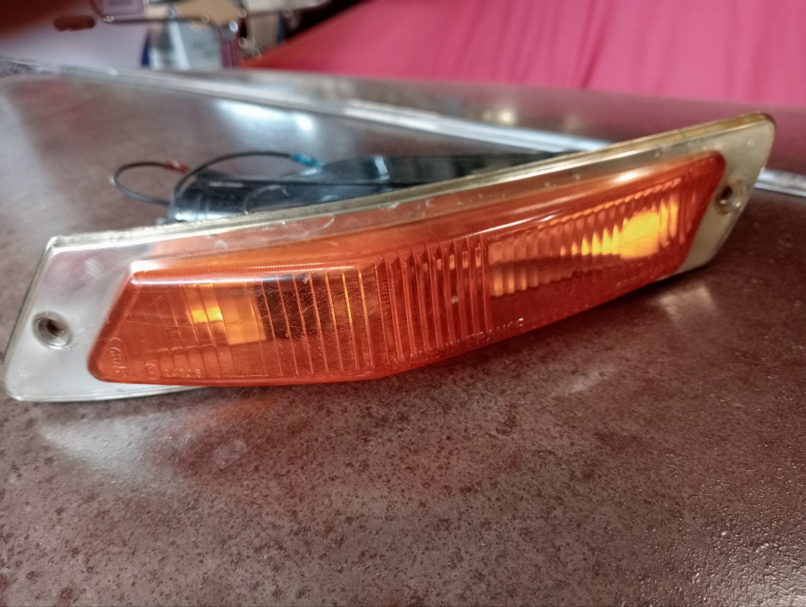 Knipperlicht Citroen DS

Inclusief, rubber, fitting en lamp, Gebruikt, Ophalen of Verzenden, Citroën, Nb