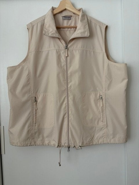 C&A nieuwe outdoor bodywarmer maat 52(6XL), Kleding | Dames, Bodywarmers, Verzenden, Beige, Maat 46/48 (XL) of groter, Nieuw
