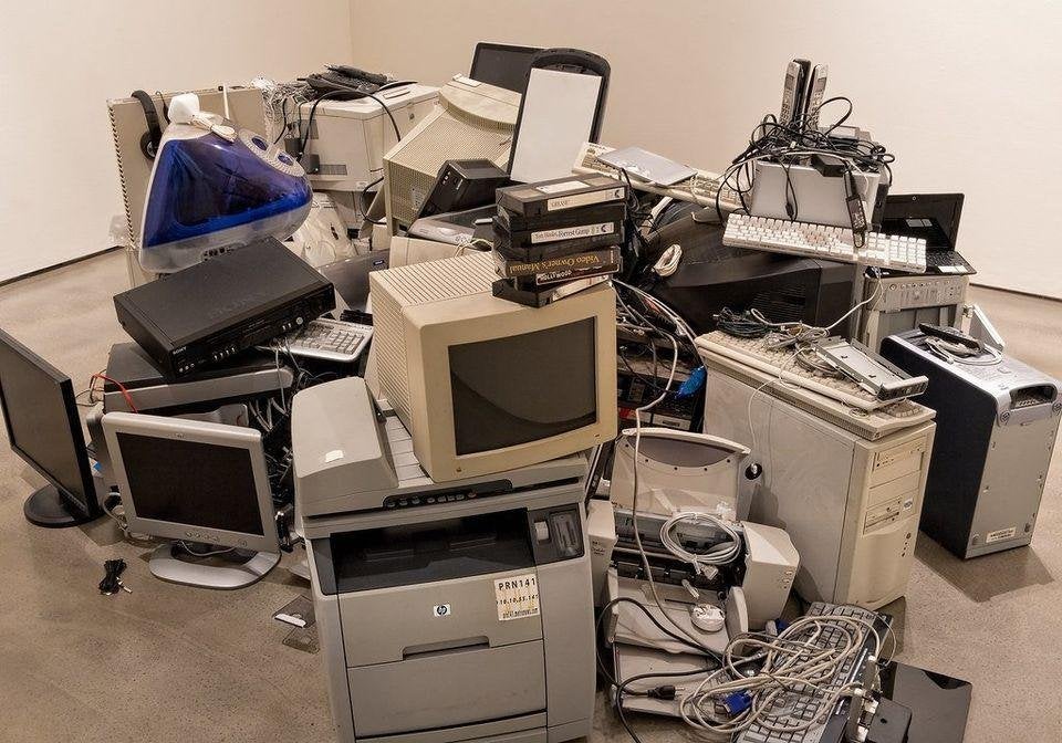GEZOCHT kleine en grote partijen kapotte pcs, Computers en Software, Ophalen, Onbekend