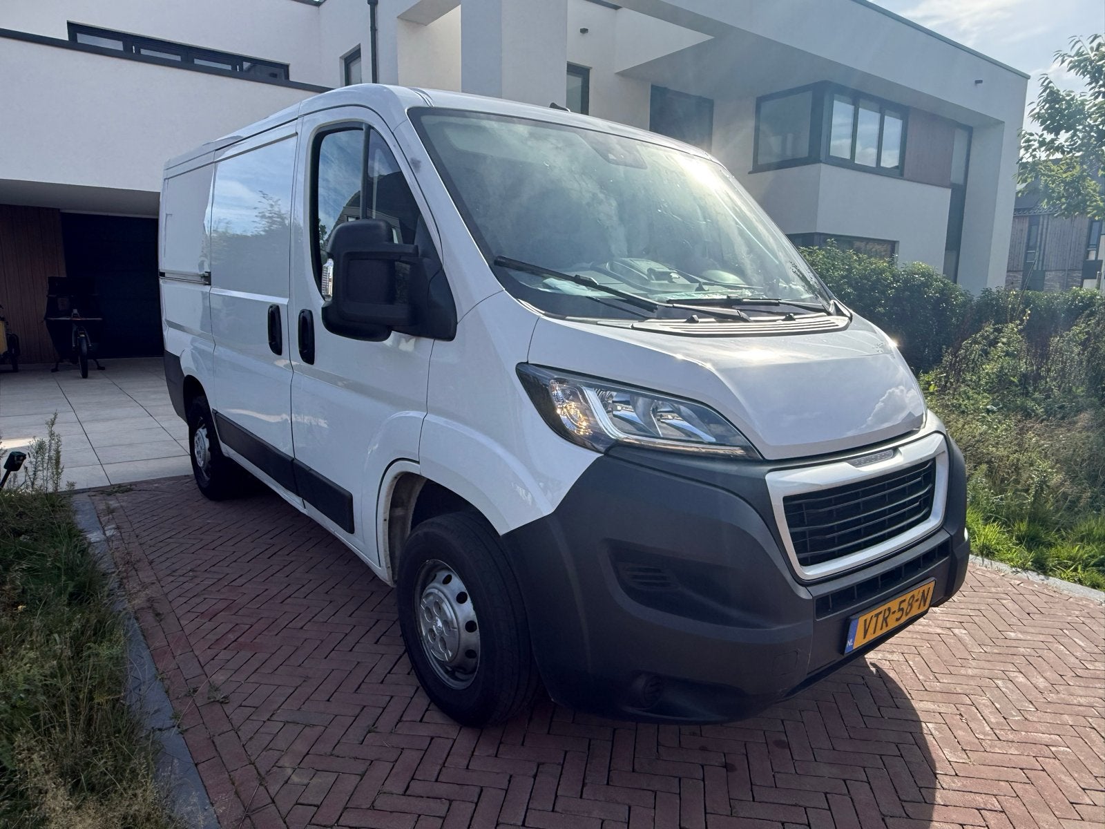 Peugeot Boxer GB 330 L1h1 Bluehdi 140PK S&S 2023 Wit, Auto's, Voorwielaandrijving, 4 cilinders, 1865 kg, Wit