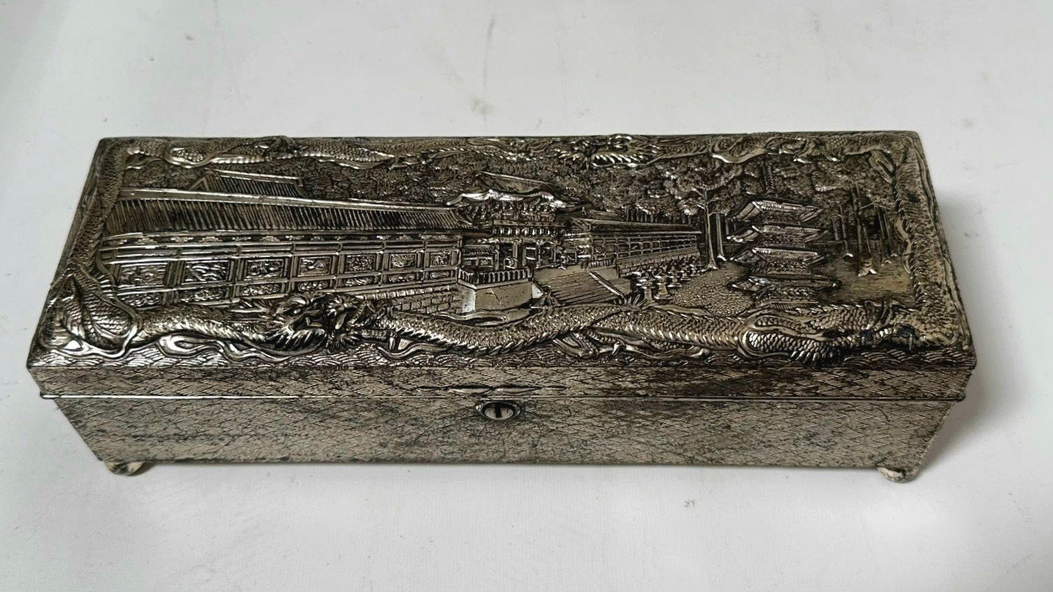 Aziatische reliëfdoos Japanse sieradendoos zilver China, Antiek en Kunst, Curiosa en Brocante, Ophalen
