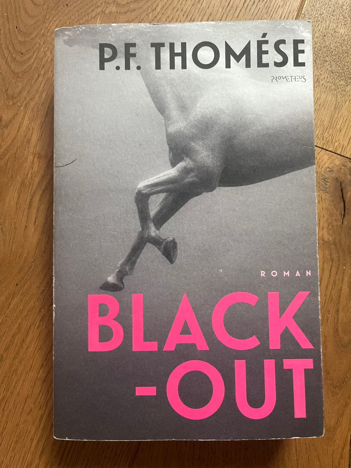 Black-out, Ophalen of Verzenden, Zo goed als nieuw