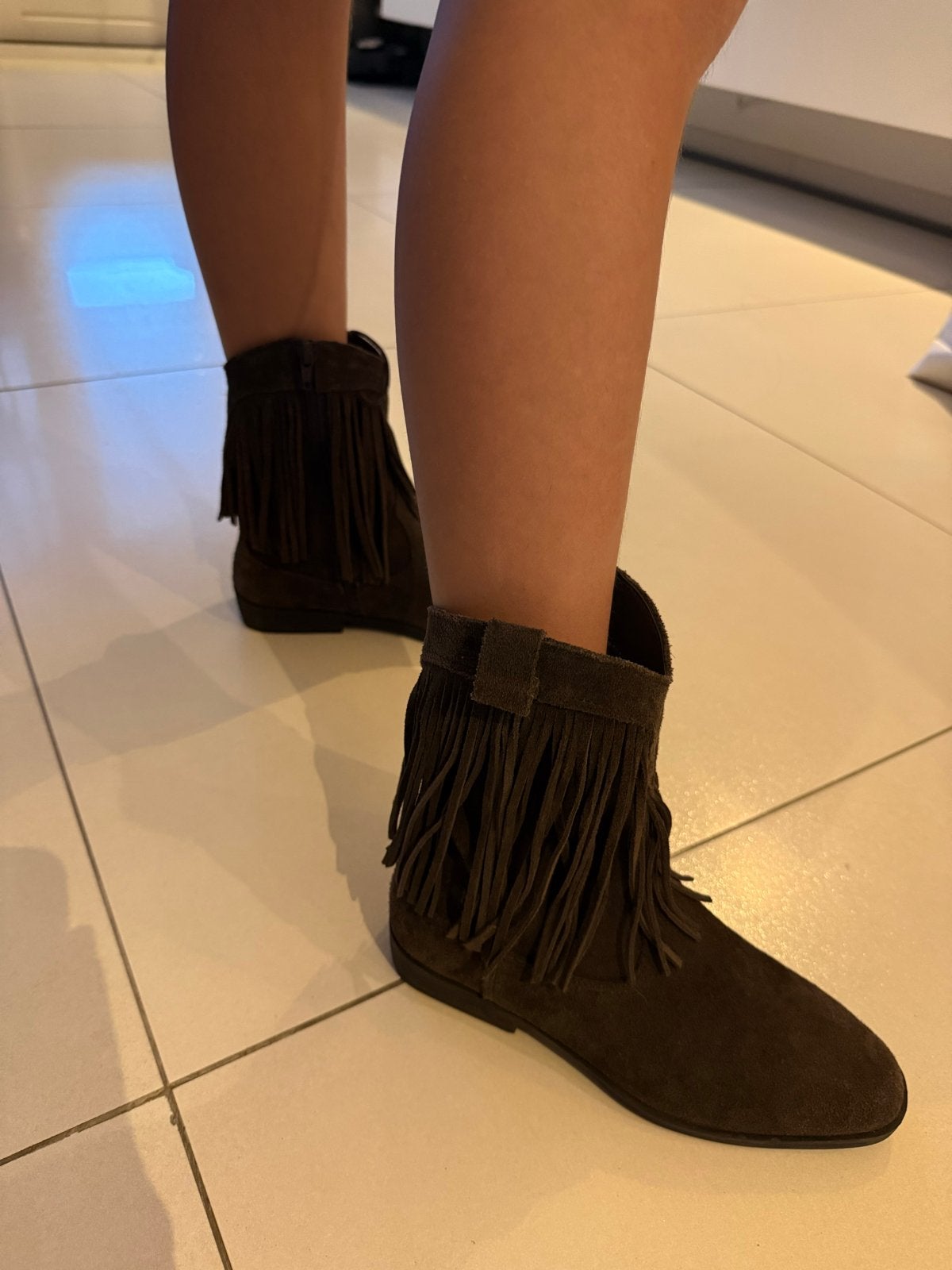 Zara suède enkellaarsjes met franjes - Maat 35, Kleding | Dames, Ophalen, Zo goed als nieuw, Bruin, Lage of Enkellaarzen