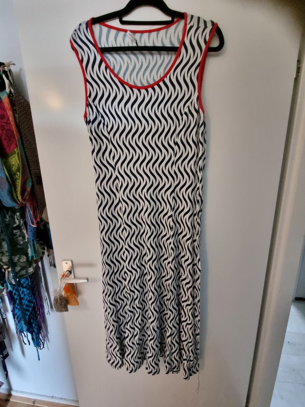 Angelle Milan Maxi Jurk XL - Zwart/Wit Golvend Patroon, Angelle Milan, Zwart, Maat 46/48 (XL) of groter, Ophalen of Verzenden