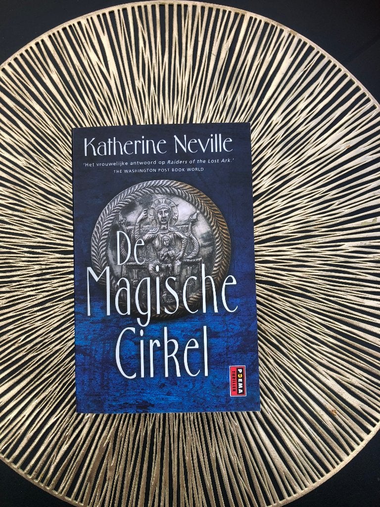 De Magische Cirkel - paperback Boek - Katherine Neville, Ophalen of Verzenden, Zo goed als nieuw, Nederland, Katherine Neville