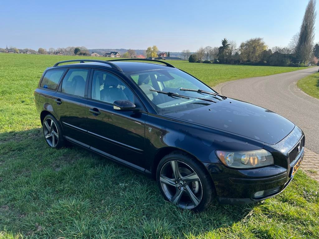 Volvo V50 2.4 140PK 2005 Zwart, Auto's, Volvo, Metallic lak, Zwart, 700 kg, Leder en Stof