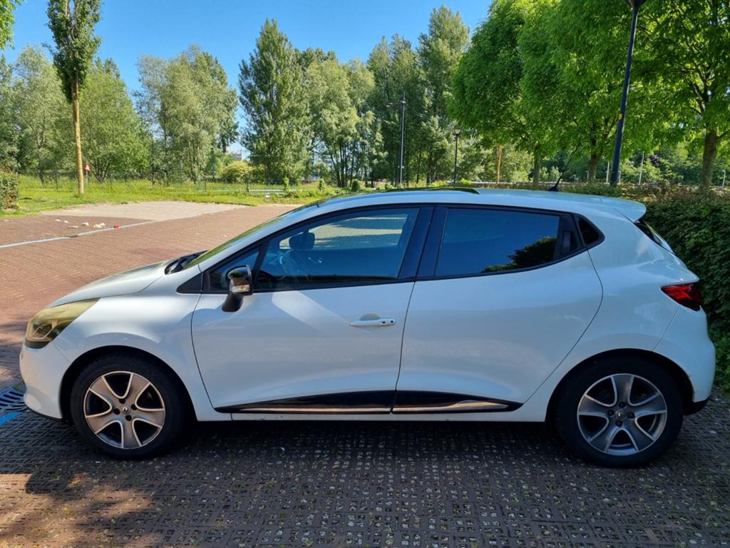 Renault Clio 0.9 TCE 66KW 5-DRS 2013 Wit, Voorwielaandrijving, 898 cc, 40 €/maand, 540 kg