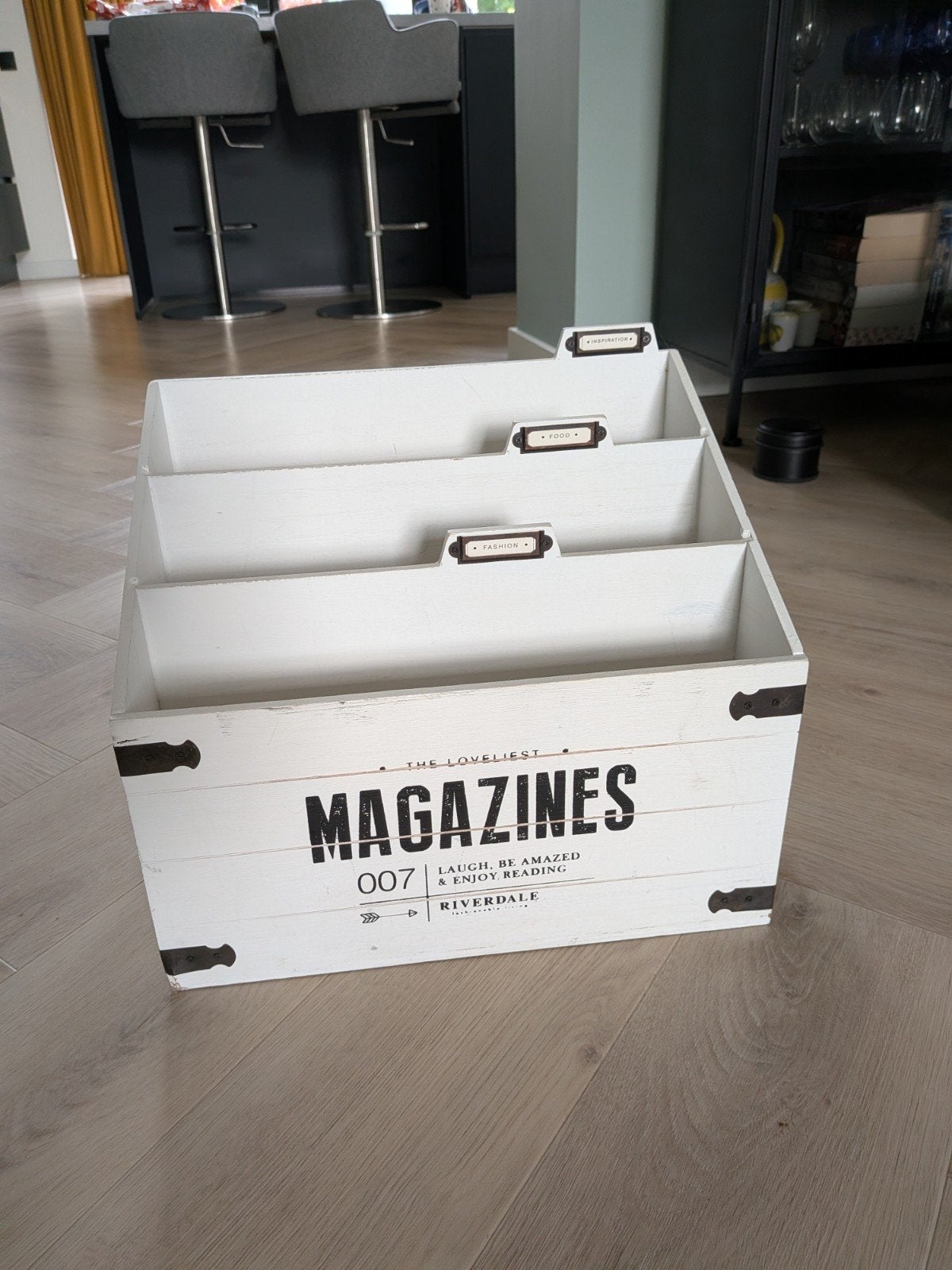 Witte houten tijdschriftenrek met 3 vakken, Huis en Inrichting, Woonaccessoires | Krantenbakken en Lectuurbakken, Ophalen, Gebruikt