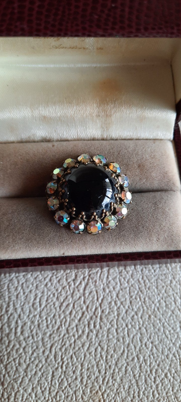 Antieke rouwbroche met zwarte git en aurora borealis Kristal, Sieraden, Tassen en Uiterlijk, Antieke sieraden, Ophalen of Verzenden