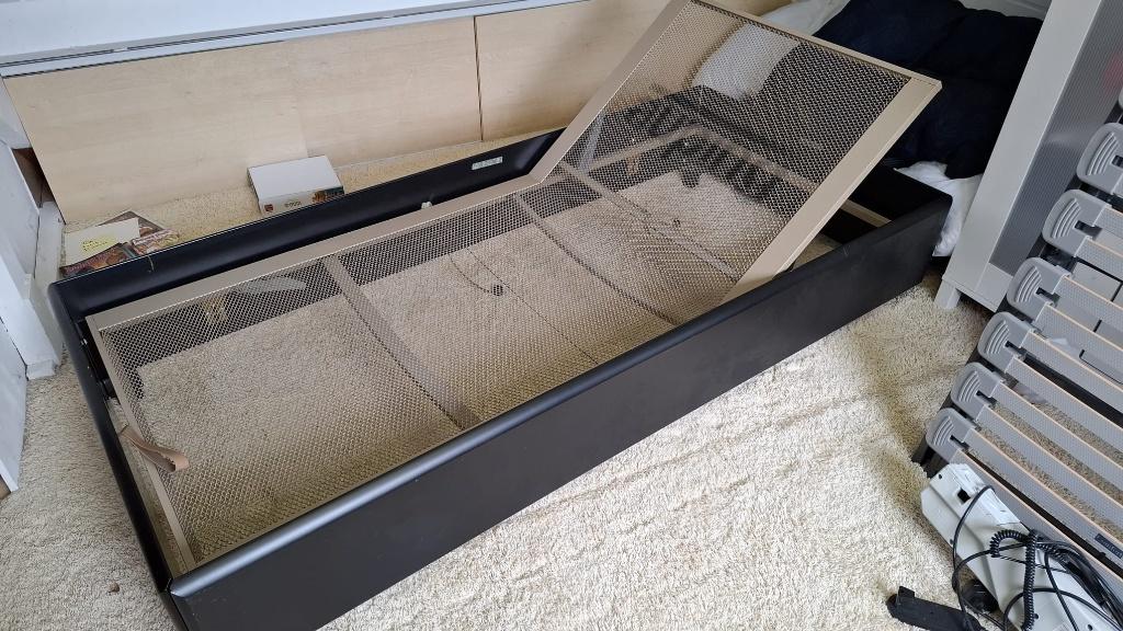 Bedframe met Auping verstelbare bedbodem vrijwel nieuw, Ophalen, Eenpersoons, Zwart, Zo goed als nieuw