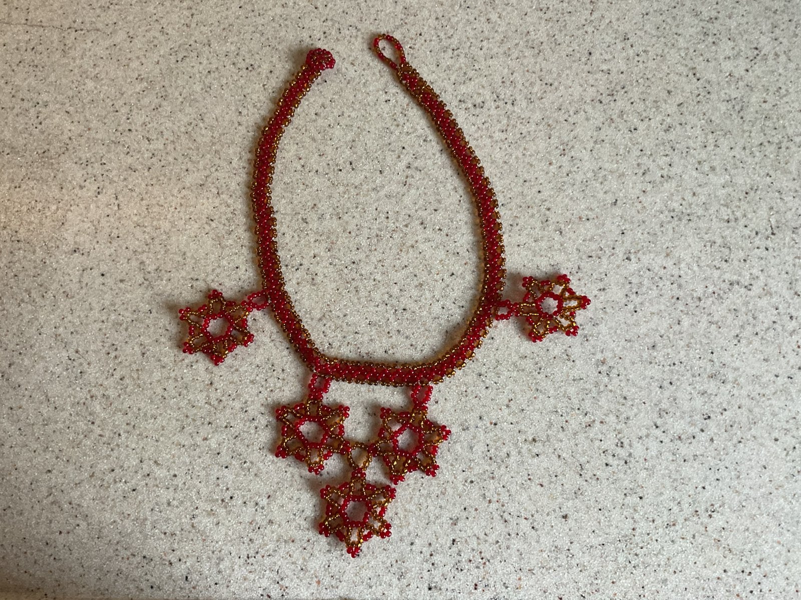 Kraaltjes ketting, Ophalen of Verzenden, Zo goed als nieuw, Rood, Overige materialen