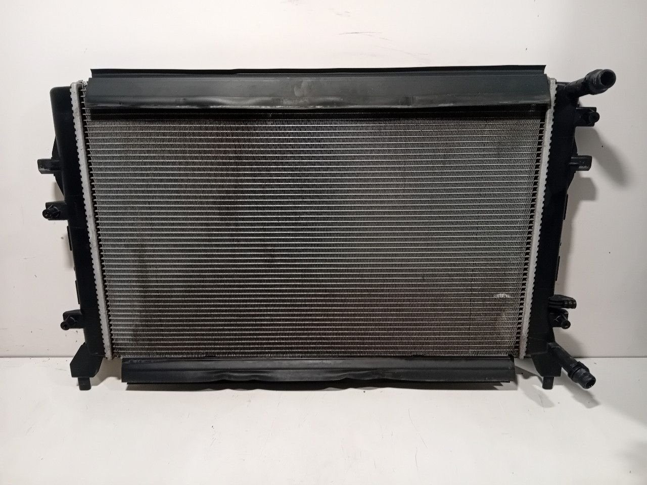 Radiateur Volkswagen Caddy, Onderdelen@venauto.nl, Van der Ven Autorecycling B.V., Gebruikt, Ettenseweg 76, 4706 PB Roosendaal, The Netherlands