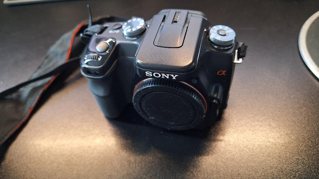 Sony Alpha A100 set met 18-70mm en Sigma 70-300mm, Ophalen, Gebruikt, Spiegelreflex, 10 Megapixel