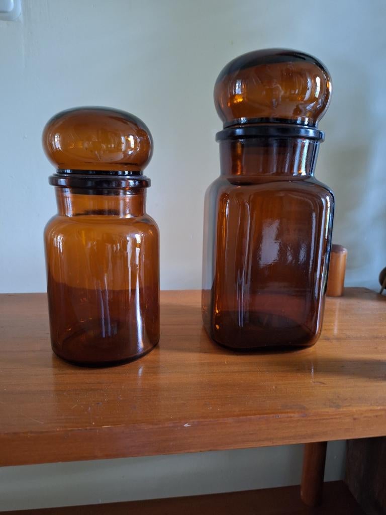 2 Vintage bruin glazen stopflessen Apothekerspotten 70's, Antiek en Kunst, Ophalen of Verzenden