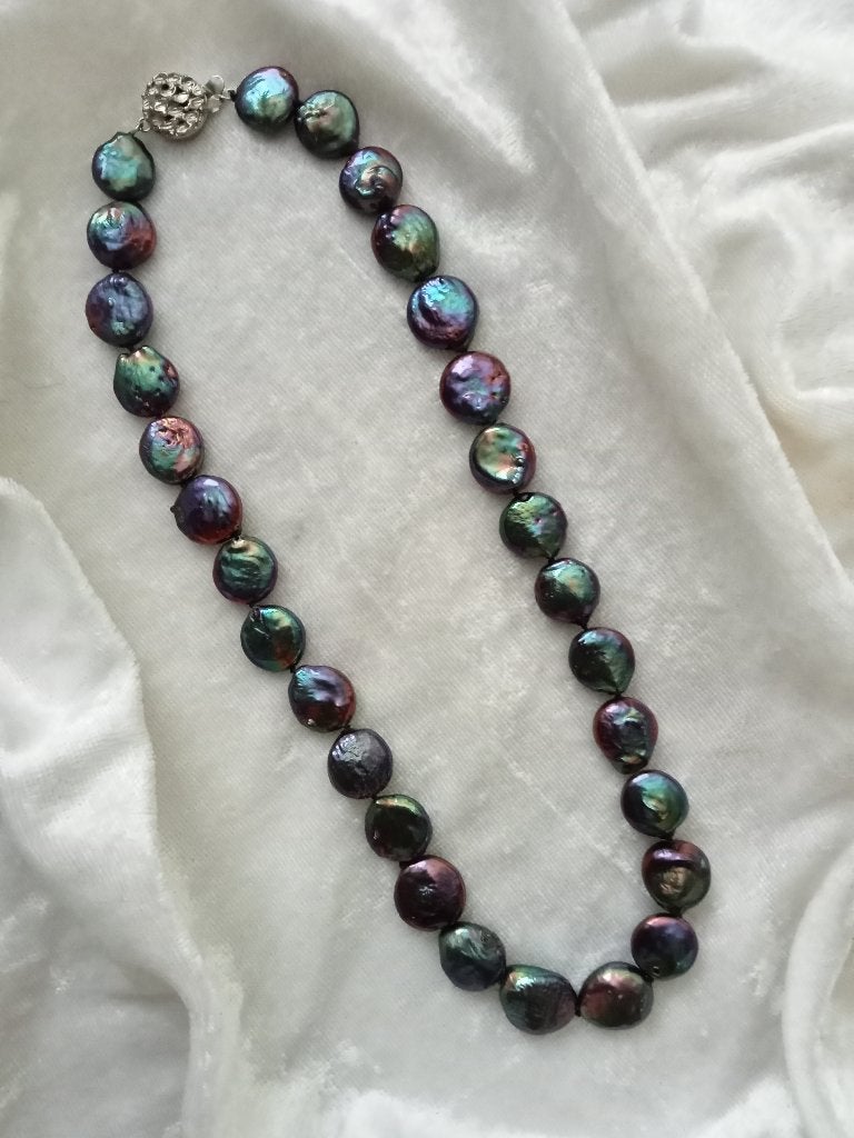 Mooi plat rond donker iriserend cultivé Parel Collier, Verzenden, Overige materialen, Ketting