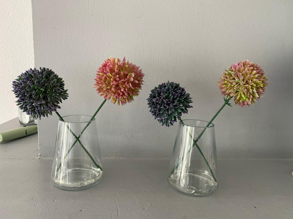 Glazen vaasjes met kunst allium bloem-roze/paars, Ophalen of Verzenden, Zo goed als nieuw, Overige kleuren, Glas