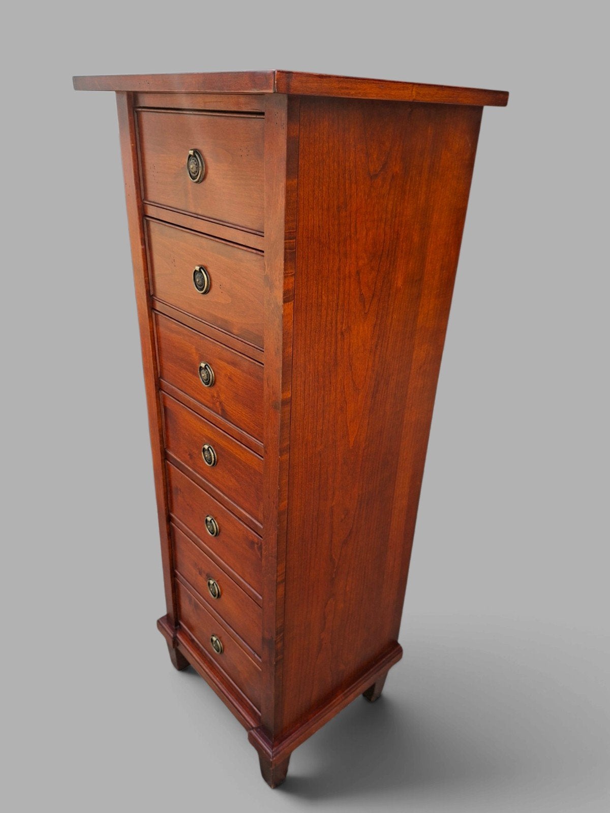 klassieke houten ladekast met zeven laden in een warme roodb, Ophalen of Verzenden, Zo goed als nieuw, 25 tot 50 cm, Minder dan 100 cm