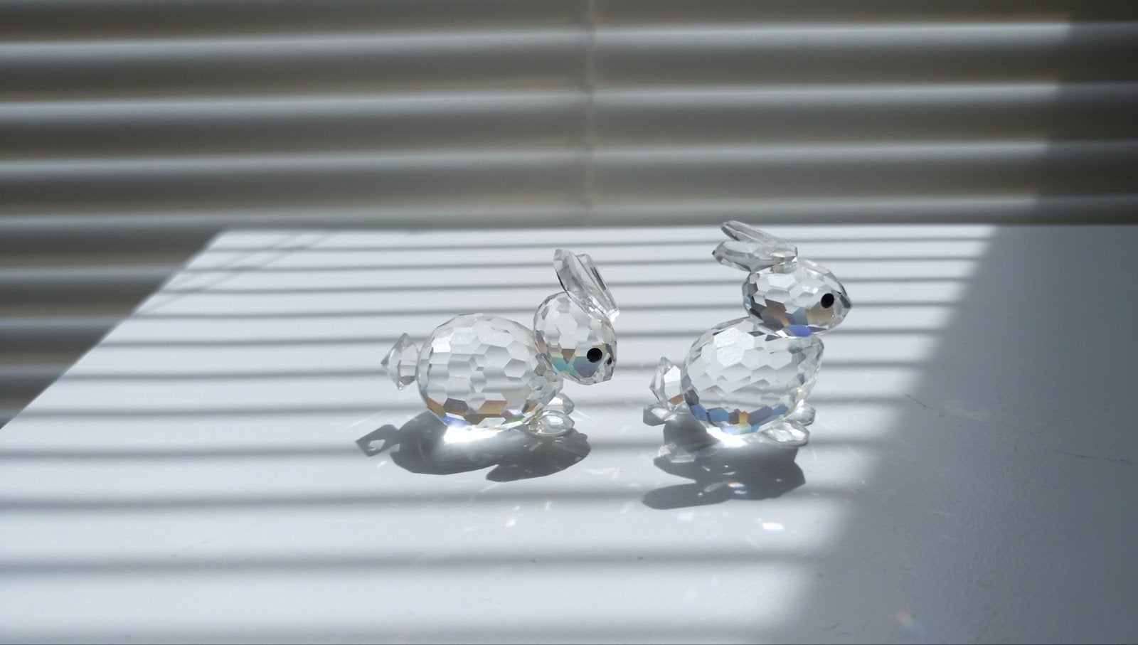 Swarovski haas mini zittend en liggend, Ophalen of Verzenden, Zo goed als nieuw, Figuurtje