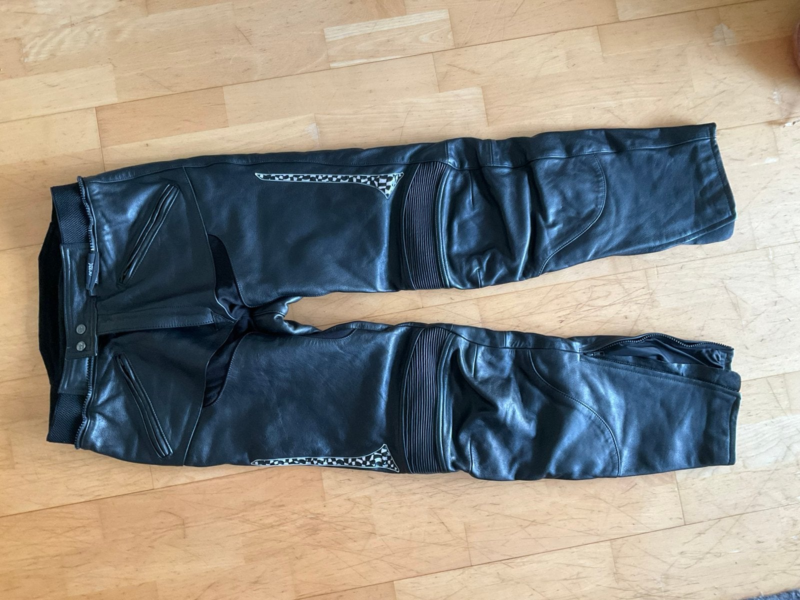 MQP Lederen motorbroek, maat 54, z.g.a.n., Motoren, Ophalen of Verzenden, Tweedehands, Heren, Broek | leer