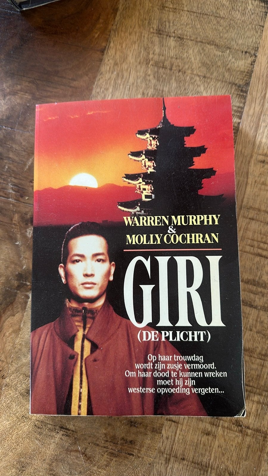 Giri (De Plicht) - Warren Murphy & Molly Cochran, Boeken, Ophalen of Verzenden, Gelezen