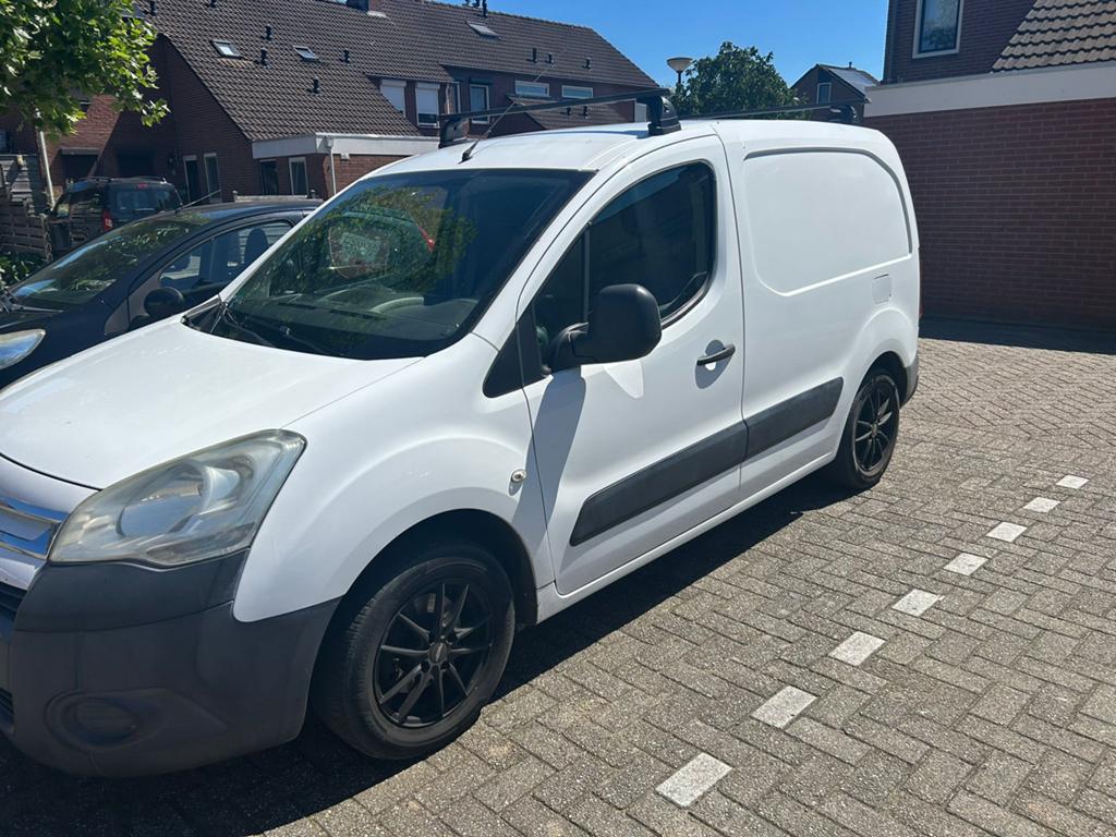 Citroen berlingo benzine. nieuwe apk!, Voorwielaandrijving, Citroën, Wit, Handgeschakeld