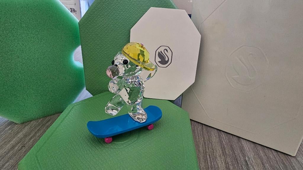 Swarovski Kris Beer Skateboard! NIEUW!, Verzamelen, Swarovski, Ophalen of Verzenden, Nieuw, Figuurtje