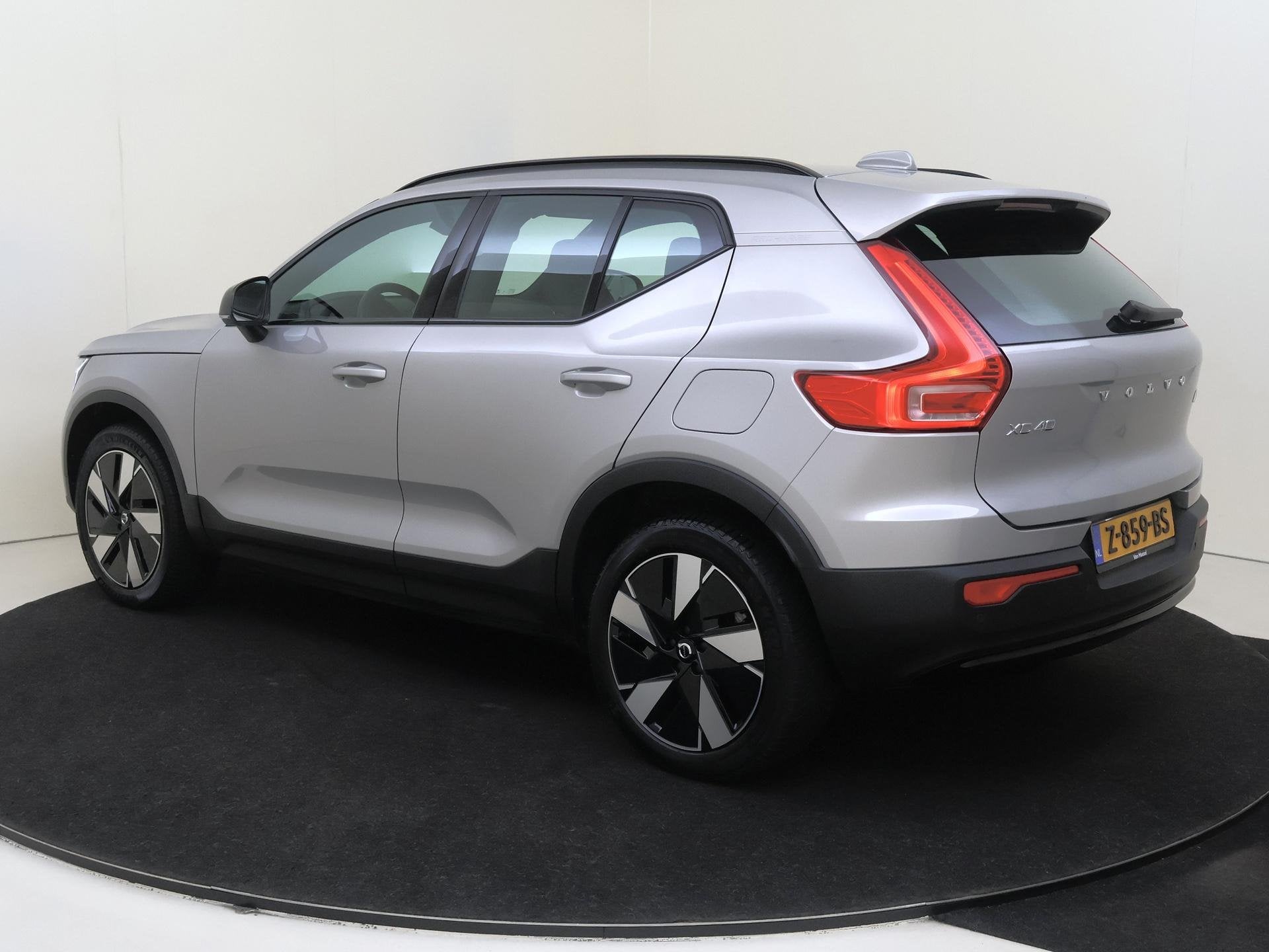 Volvo XC40 Single Motor Essential 69 kWh | Automaat | Achter, Auto's, Gebruikt, Origineel Nederlands, 420 min, 90 €/maand