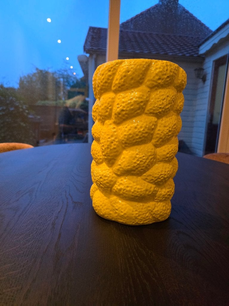 Gele citroenvaas met unieke textuur, Huis en Inrichting, Ophalen, Overige materialen, 29 cm, Met patroon/structuur