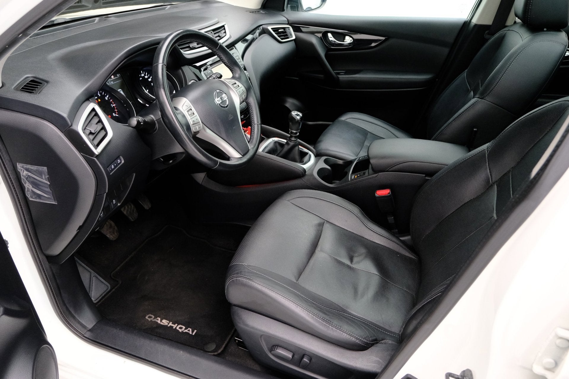 Nissan Qashqai 1.2 Tekna Pano|Leder|Cam|ParkAssist|LMV, Voorwielaandrijving, Dealer onderhouden, Gebruikt, Euro 6