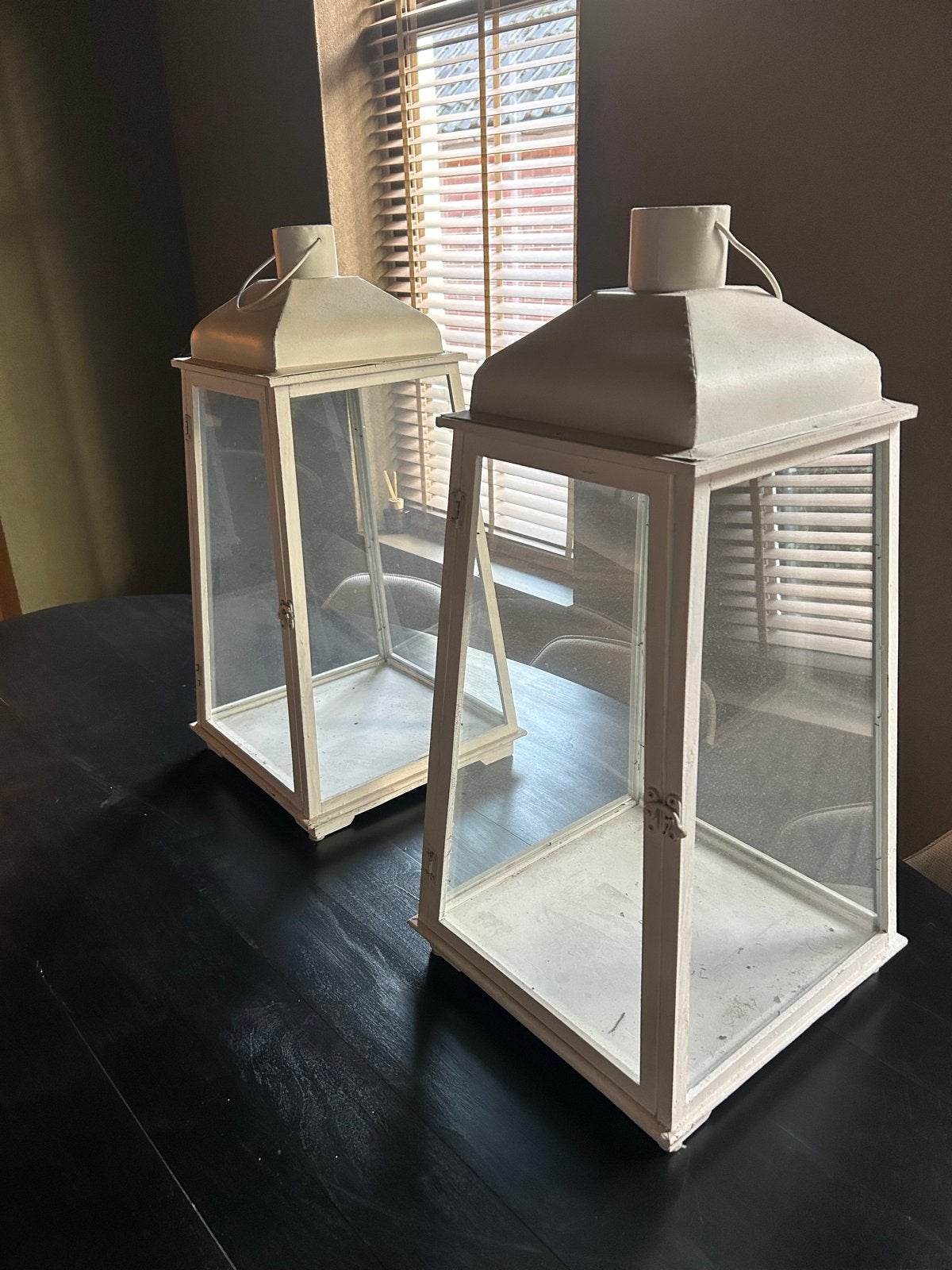 Set van 2 grote witte lantaarns - windlichten, Huis en Inrichting, Woonaccessoires | Kandelaars en Kaarsen, Gebruikt, Lantaarn