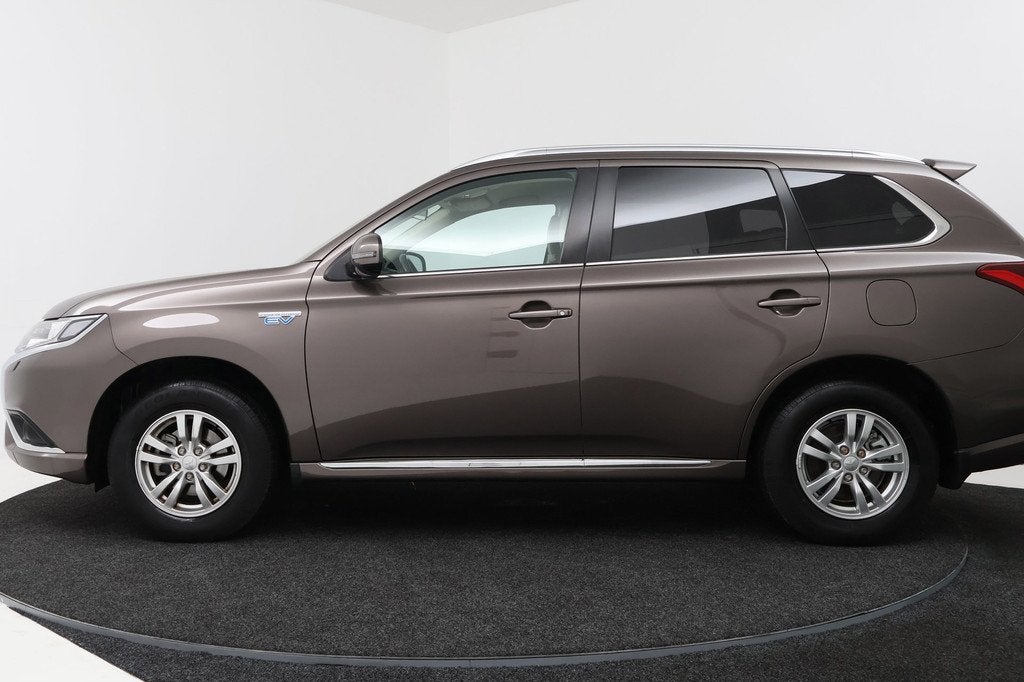 Mitsubishi Outlander 2.4 PHEV Pure (TREKHAAK, STOELVERWARMIN, Automaat, 4 cilinders, 120 €/maand, Bedrijf
