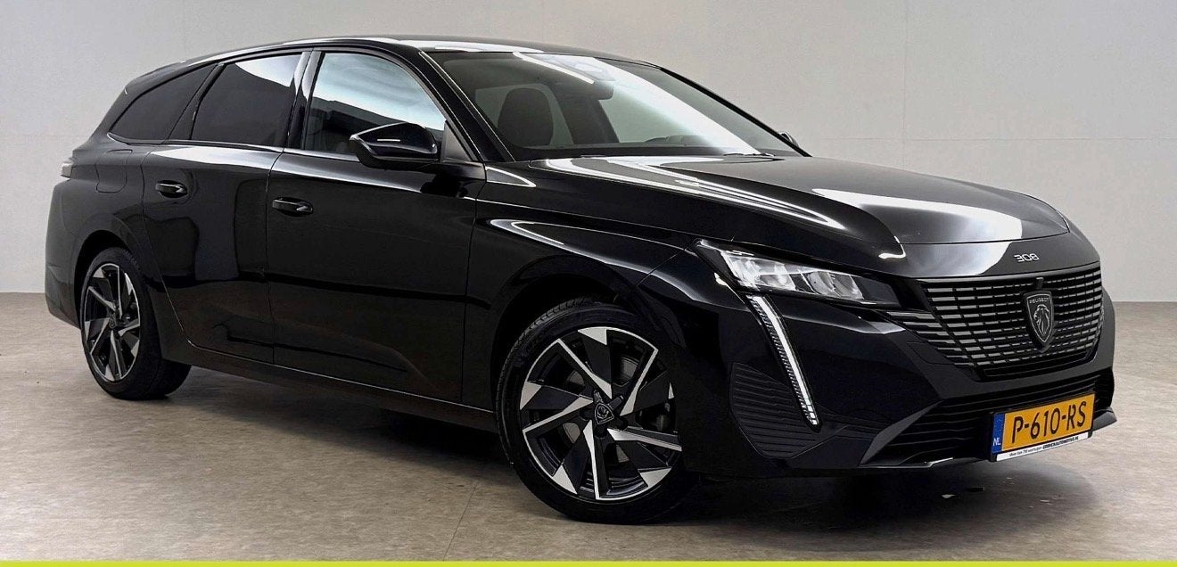 Peugeot 308 1.2 Puretech 130pk S&S Eat8 2022 Zwart, Dealer onderhouden, Zwart, 1199 cc, Leder en Stof