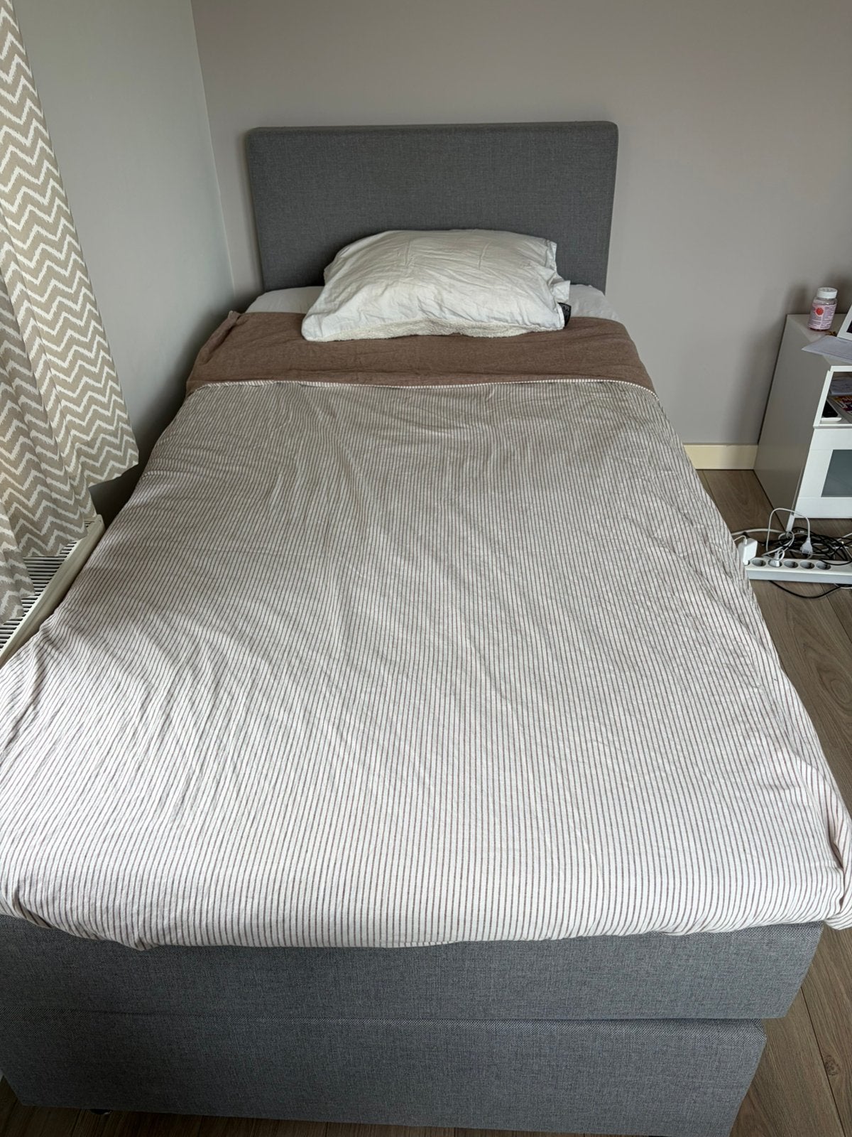 Mooie grijze boxspring 100x200 cm, Huis en Inrichting, Ophalen, Zo goed als nieuw, Tweepersoons