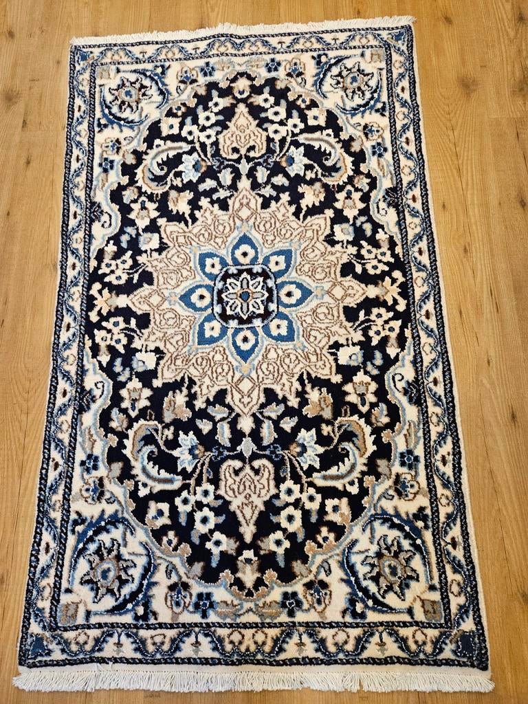 Handgeknoopt perzisch tapijt nain 135x86, 100 tot 150 cm, Perzisch, Vof Slats Antiek, Rechthoekig