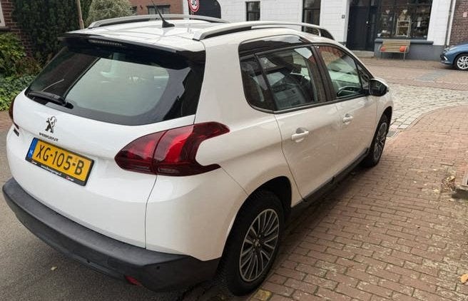 Peugeot 2008 1.2 Puretech uit 2019 KMstand: 103000, Voorwielaandrijving, 83 pk, 1199 cc, 1055 kg