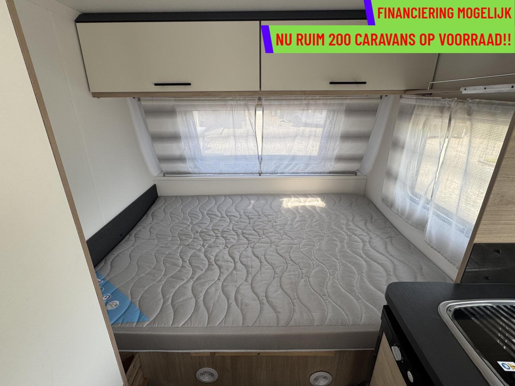 CARAVELAIR ALBA 390, LICHTGEWICHT,DWARSBED,TREINZIT,VOORTENT, Hordeur, Bedrijf, 750 - 1000 kg, 5 tot 6 meter