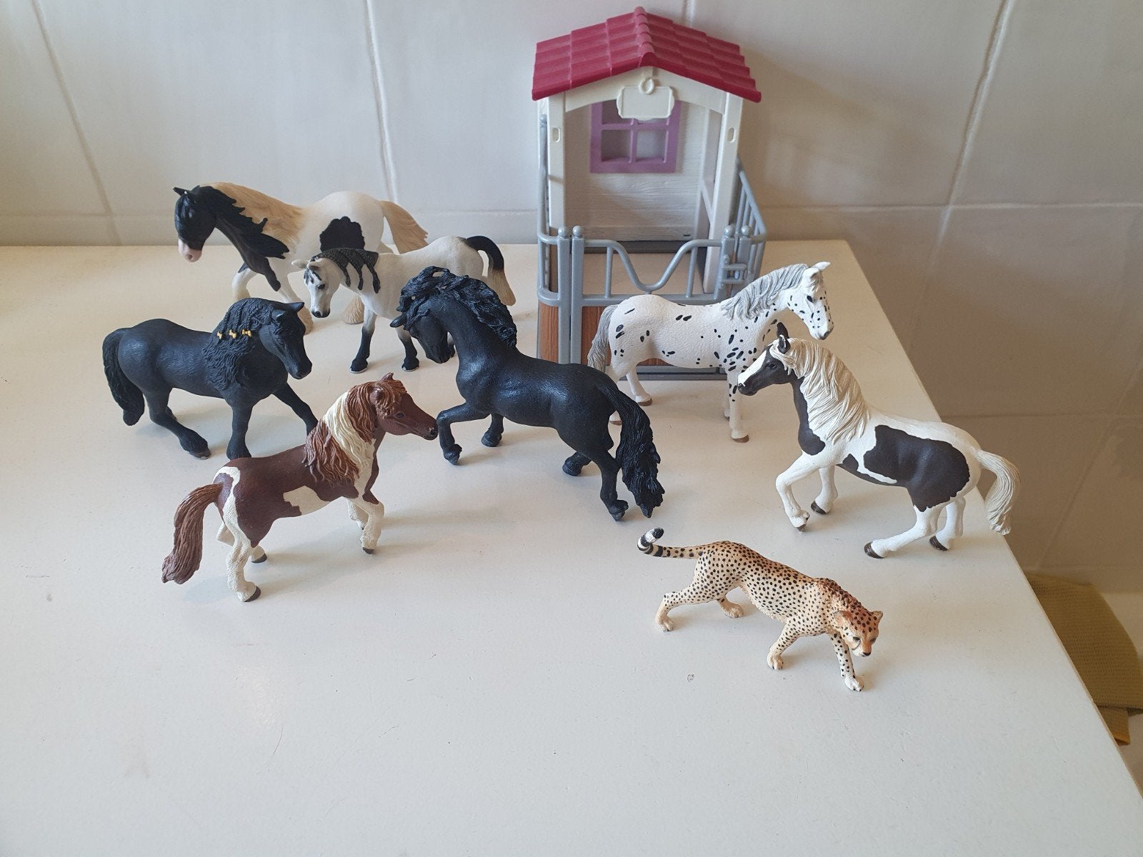 Schleich paarden en stal, inclusief cheetah., Kinderen en Baby's, Speelgoed | Overig, Ophalen of Verzenden, Jongen of Meisje