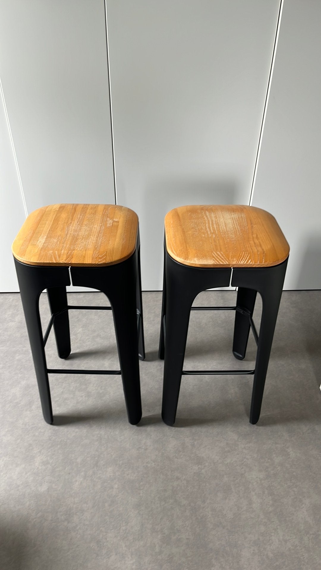 Barkruk, design, set van 2, Ophalen, Kunststof, Gebruikt, 60 tot 90 cm